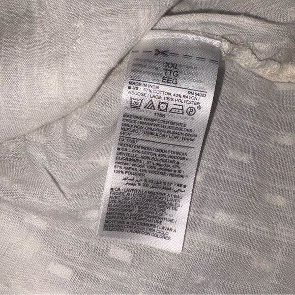 Old Navy Oversized Clip-Dot Crochet-Lace
Button-Front Blouse - Picture 7 of 7